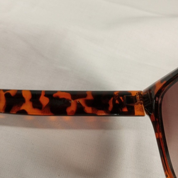 DOLCE & GABBANA Sunglasses DG424 Brown Orange Tortoise Oval Full Rim Eyewear